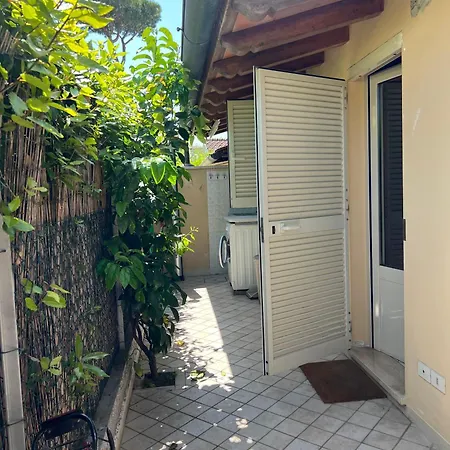 Versilia Villina Lola * Marina di Pietrasanta