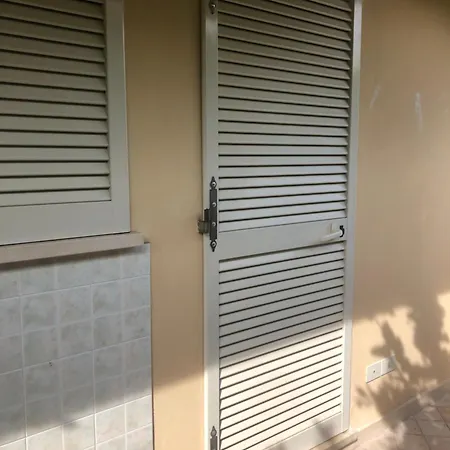 Versilia Villina Lola * مارينا دي بييتراسانْت