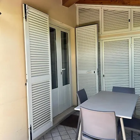 Versilia Villina Lola مارينا دي بييتراسانْت