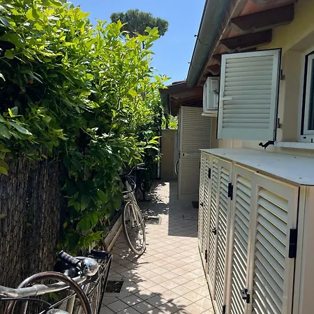 Versilia Villina Lola מרינה די פיאטרסנטה