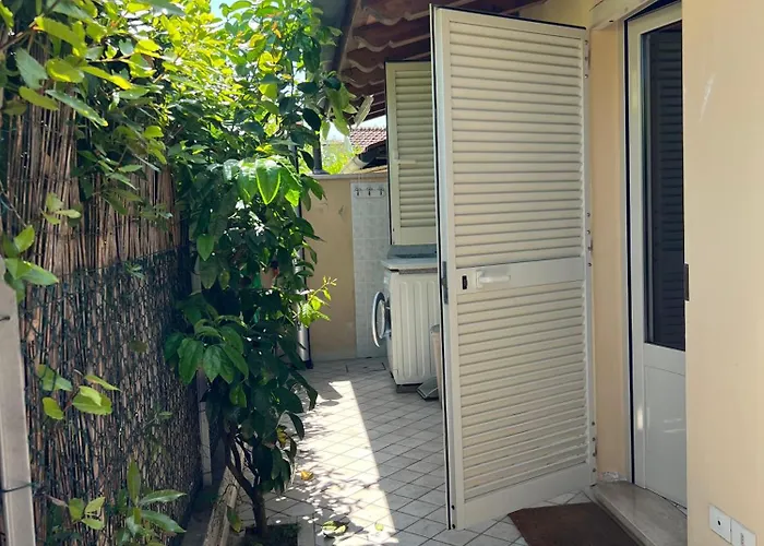 Versilia Villina Lola * Marina di Pietrasanta